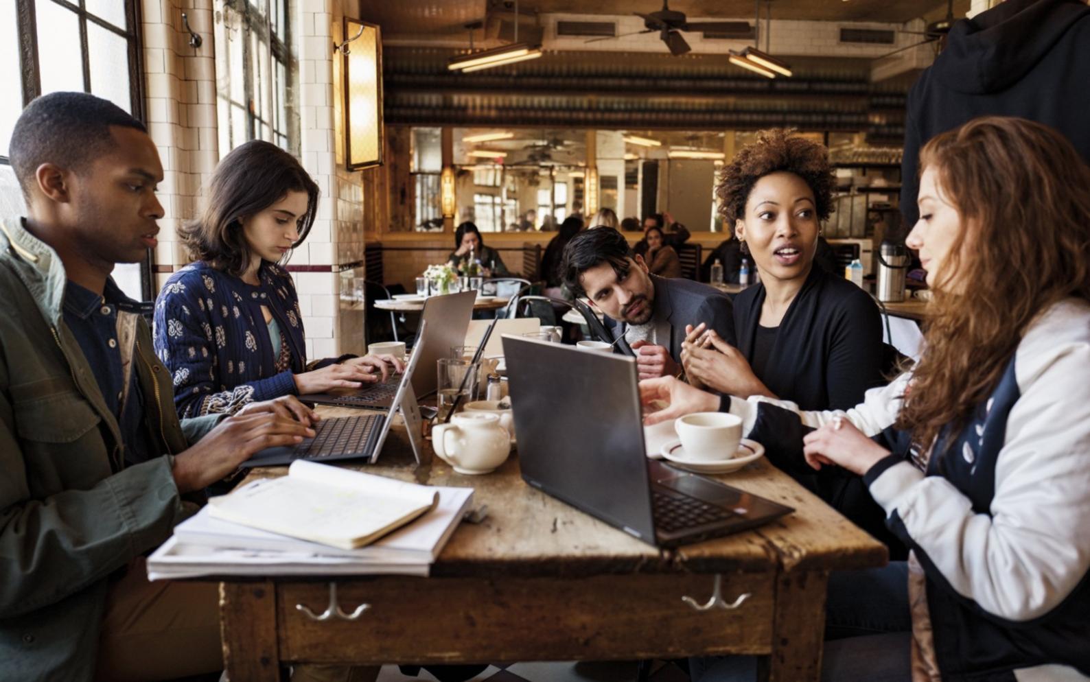 Процес партнерської співпраці в студії продуктової фотографії